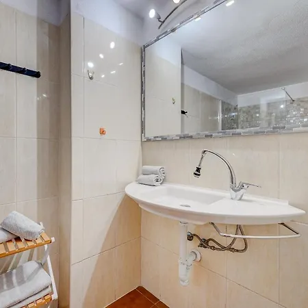3 Bedrooms Townhouse Lively Area Close To A Appartamento *