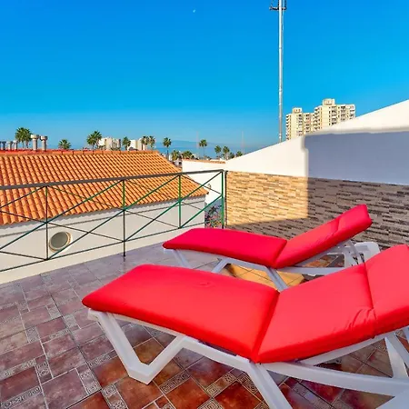 3 Bedrooms Townhouse Lively Area Close To A Apartment *