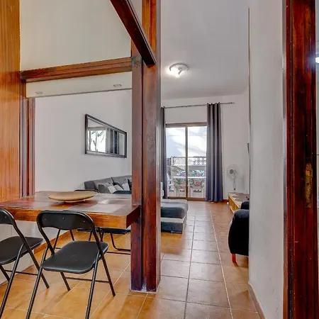 3 Bedrooms Townhouse Lively Area Close To A
