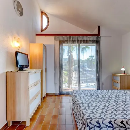 3 Bedrooms Townhouse Lively Area Close To A