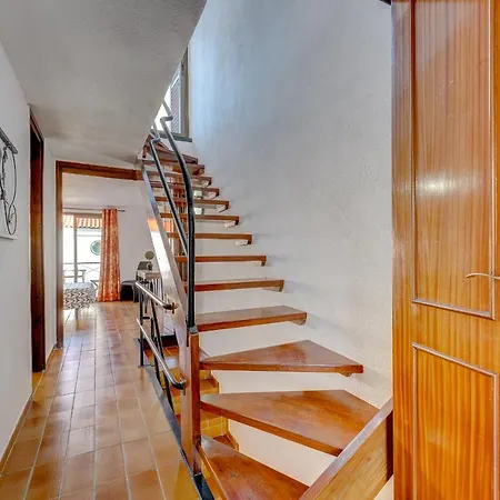 3 Bedrooms Townhouse Lively Area Close To A 아파트 *