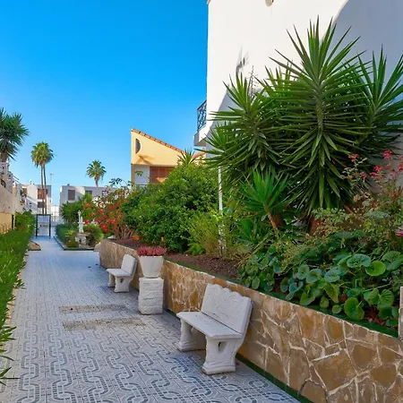 3 Bedrooms Townhouse Lively Area Close To A 아파트 *