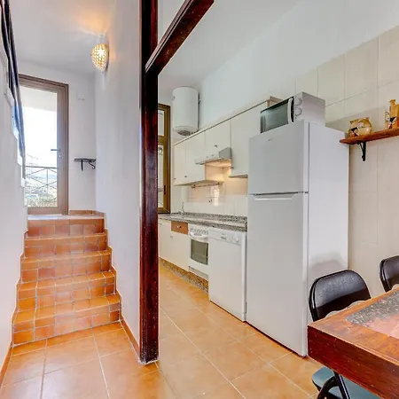 3 Bedrooms Townhouse Lively Area Close To A 아파트 *